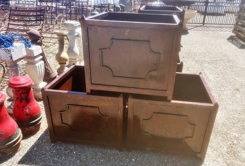 jardinière en fer forgé 
